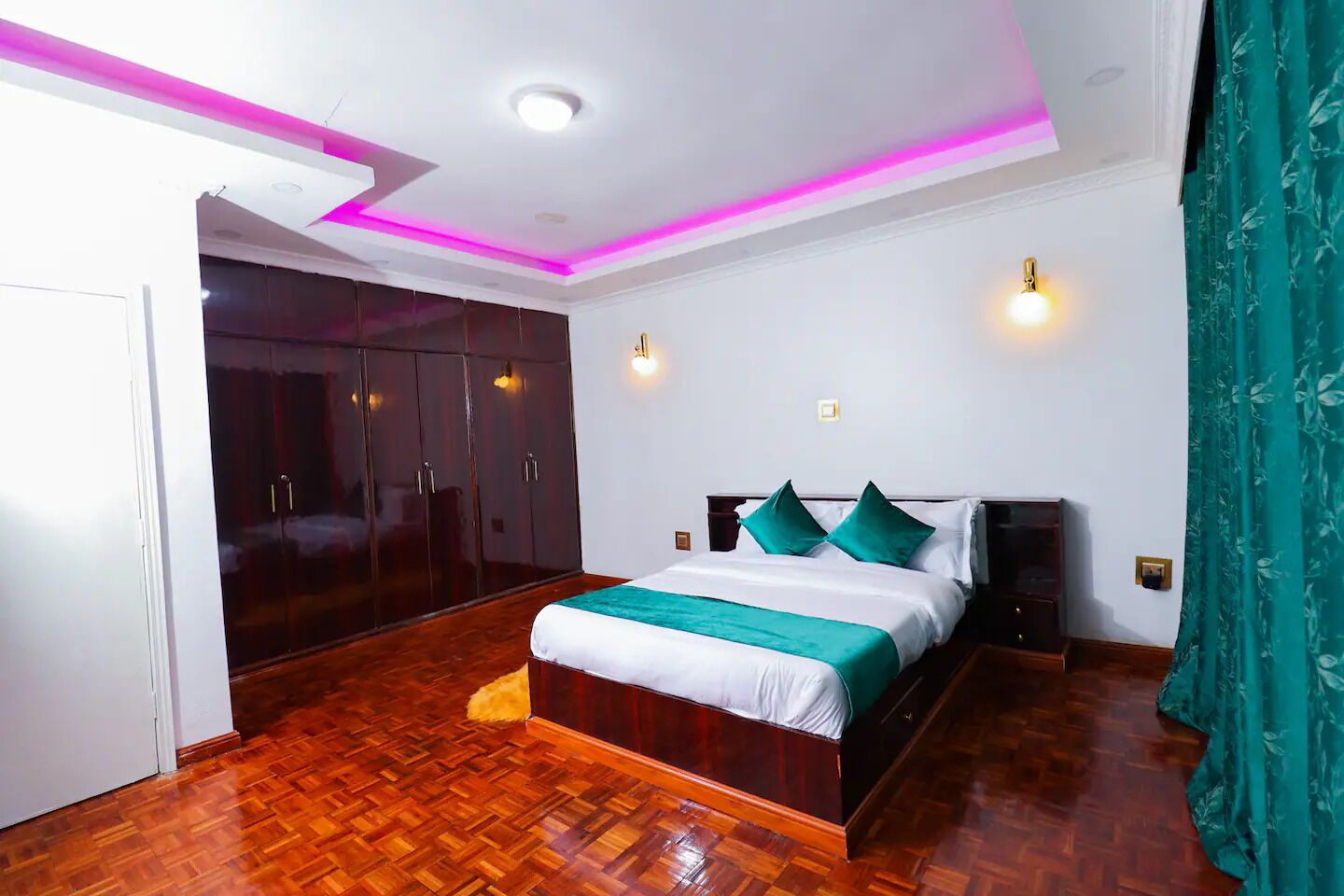 5 dormitorios, tabla de planchar con plancha, wifi y ropa de cama