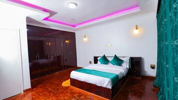 5 bedrooms, iron/ironing board, WiFi, bed sheets