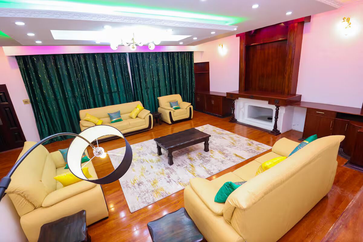 Una Smart TV, una chimenea