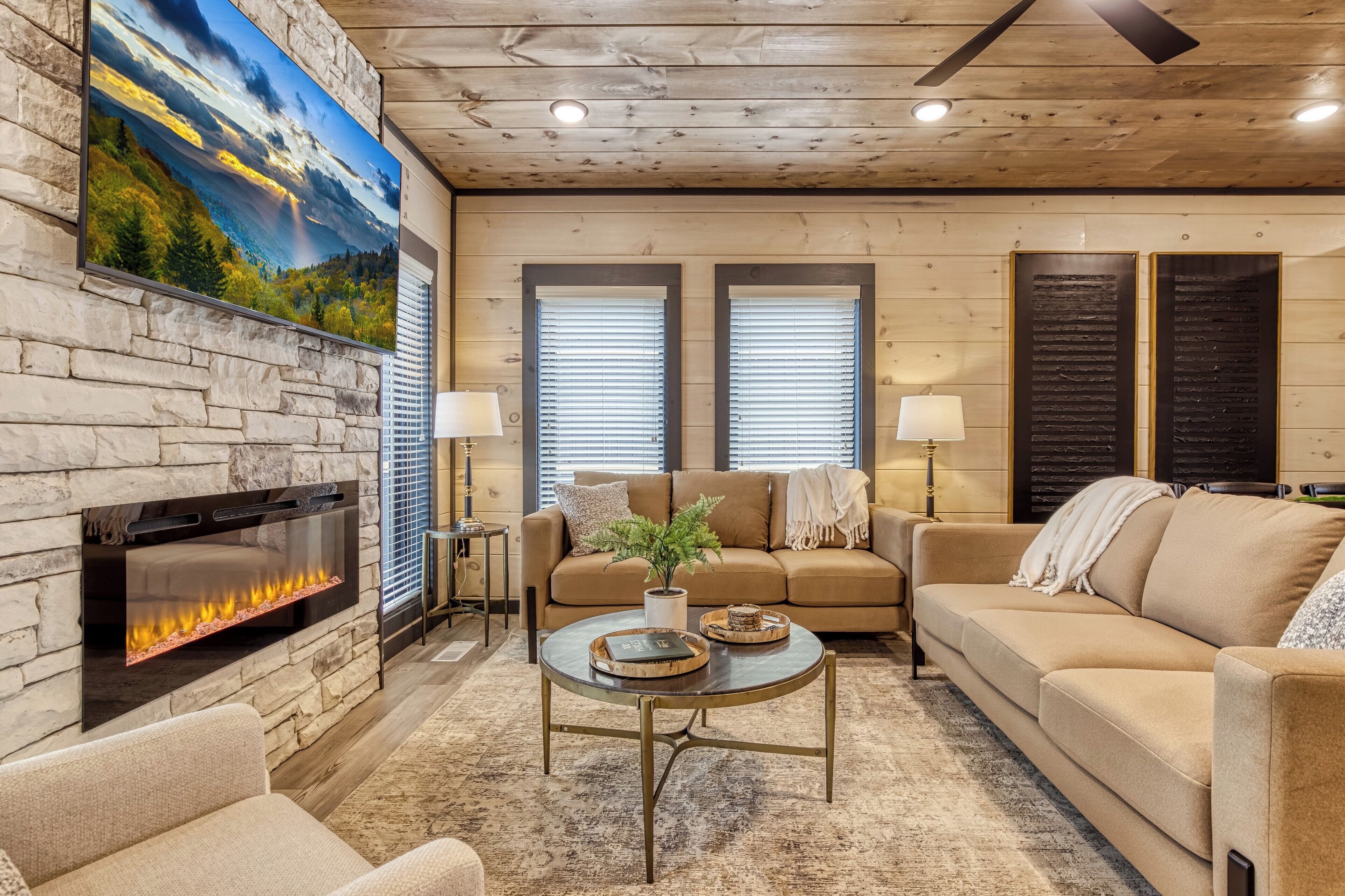 Carpenters Splashin Paradise -Free Waterpark, Theater Room, Private Pool! - Sevierville, TN