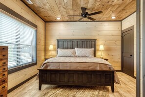 5 bedrooms, desk, free WiFi, bed sheets