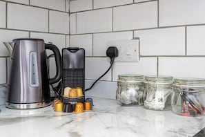 Kaffee und/oder Kaffeemaschine