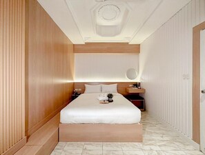 Deluxe Double Room, No Window, Non-Smoking