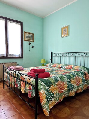 3 slaapkamers, een strijkplank/strijkijzer, wifi, beddengoed