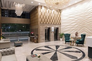 Coin salon dans le hall