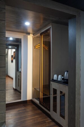 Quarto casal superior | Escrivaninha, Wi-Fi de cortesia