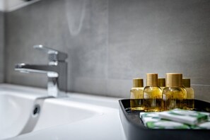 Shower, hair dryer, bidet, soap - YiD Garella (Prato)