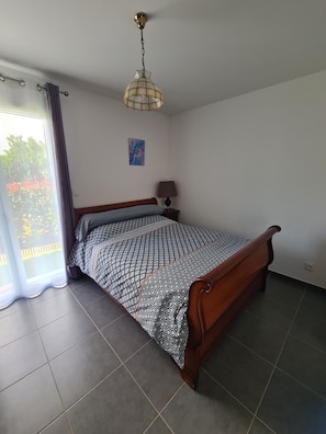 2 chambres, fer et planche à repasser, Wi-Fi gratuit, draps fournis