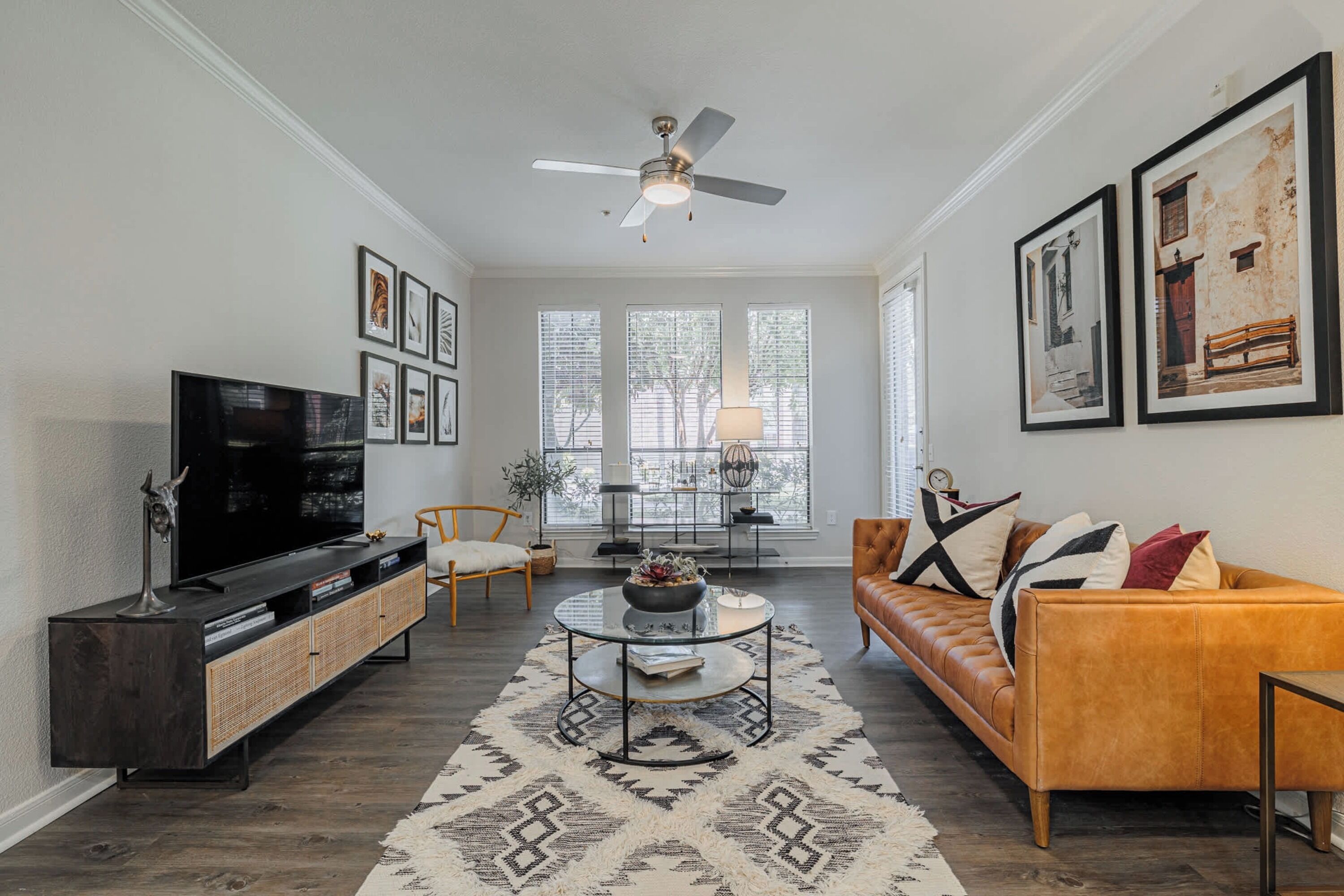 特色公寓式客房, 2 间卧室 | 客厅 | 50-英寸智能电视（配备数码频道）