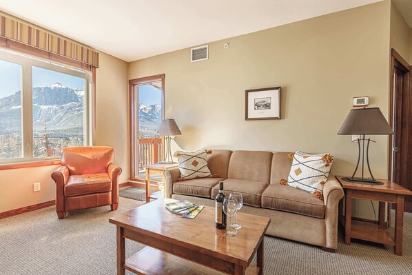 Smart-TV, Kamin, Bücher