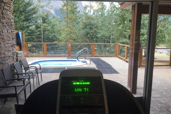 Pool - Rundle View Getaway (Canmore)