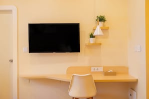 Deluxe Room | In-room safe, desk, laptop workspace, iron/ironing board