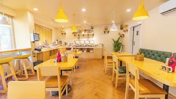 Petit déjeuner buffet (500 INR par personne)