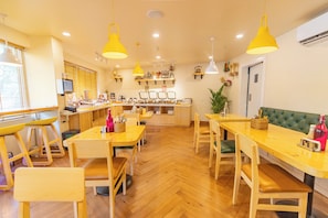 Daily buffet breakfast (INR 500 per person)