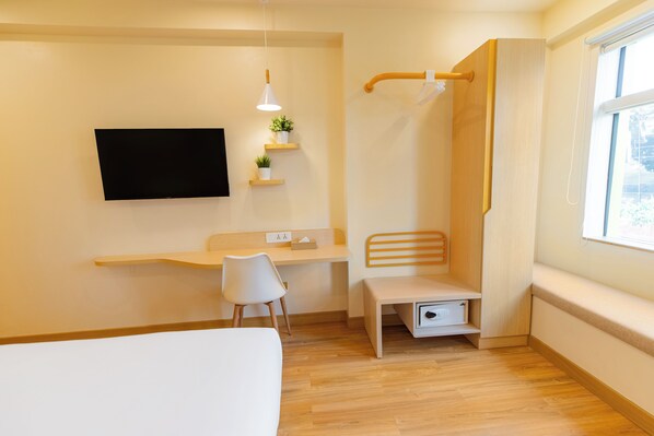 Executive Double Room | In-room safe, desk, laptop workspace, iron/ironing board