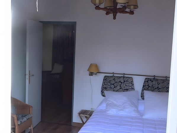 3 habitaciones, tabla de planchar con plancha y wifi