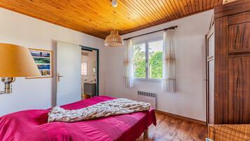 3 bedrooms, iron/ironing board, WiFi