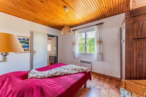 3 habitaciones, tabla de planchar con plancha y wifi