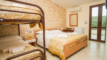 Classic-Vierbettzimmer | Schreibtisch, kostenloses WLAN