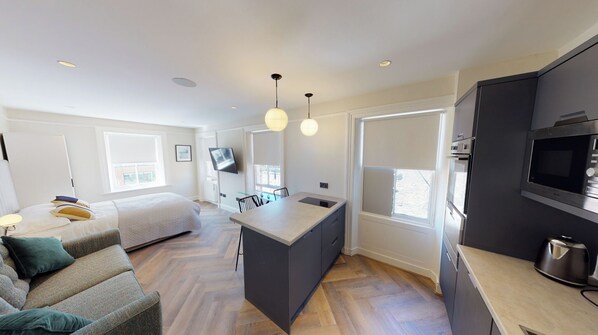 Iron/ironing board, free WiFi, bed sheets