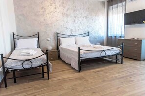 4 chambres, fer et planche à repasser, Wi-Fi, draps fournis