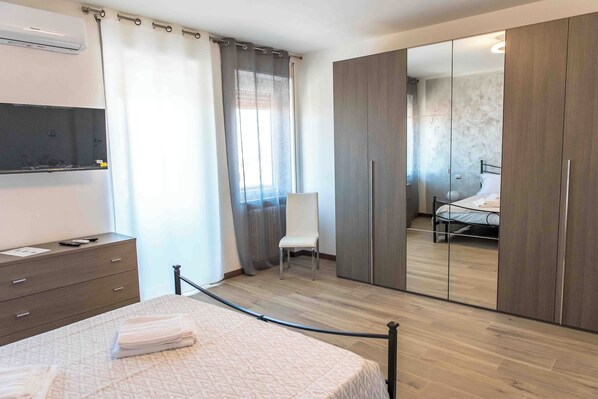 4 chambres, fer et planche à repasser, Wi-Fi, draps fournis