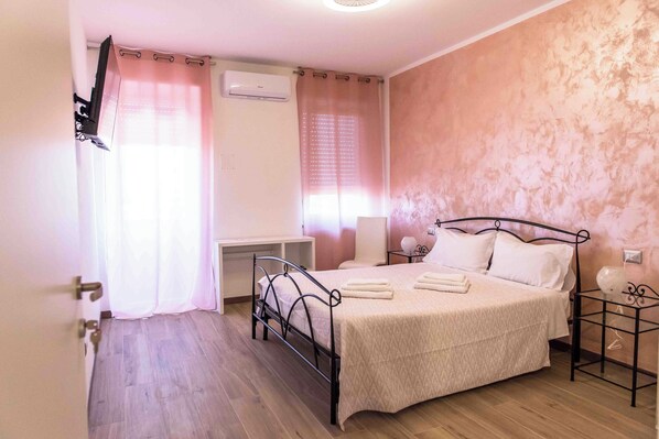 4 chambres, fer et planche à repasser, Wi-Fi, literie fournie