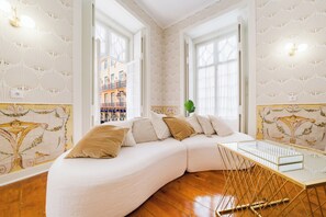 Sunlit, Sophisticated Seating - Luxury 5BR Apt | Castle Views in Heart of Lisbon (Lisbon)