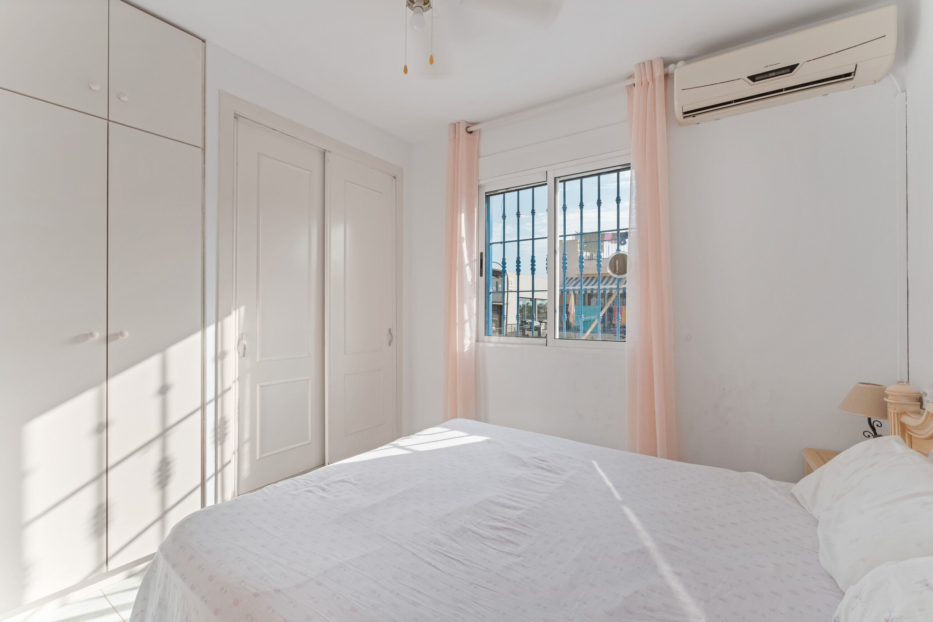 2 slaapkamers, een strijkplank/strijkijzer, wifi, beddengoed