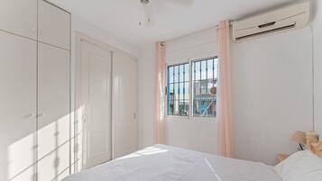 2 slaapkamers, een strijkplank/strijkijzer, wifi, beddengoed