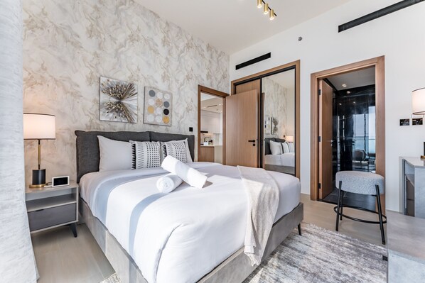 1 quarto, cofres nos quartos, ferros/tábuas de passar roupa