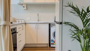 Coffee/tea maker, fridge, microwave, oven