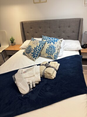 1 chambre, fer et planche à repasser, lit parapluie, Wi-Fi gratuit