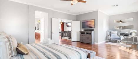 5 bedrooms, desk, iron/ironing board, travel cot