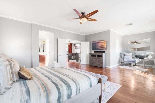 5 bedrooms, desk, iron/ironing board, travel cot