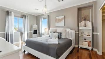 5 bedrooms, desk, iron/ironing board, travel crib