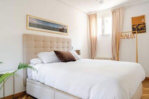 1 bedroom, iron/ironing board, travel crib, WiFi