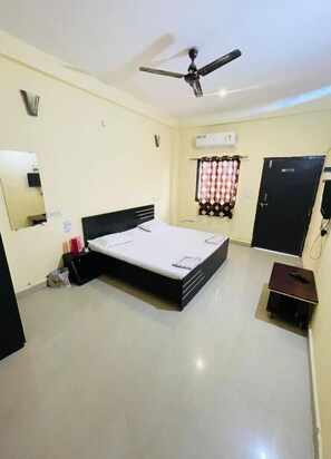 Classic Double Room, 1 Double Bed | Free WiFi - HOTEL SHIV SADHNA (Sarangpur)