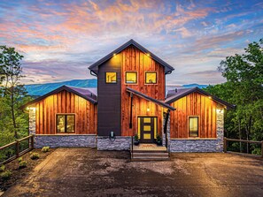 Exterior - Family Lodge - Heated Pool, WiFi, Theatre, FirePit (Sevierville)