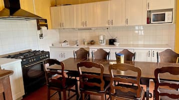 Réfrigérateur, four, plaque de cuisson, lave-vaisselle