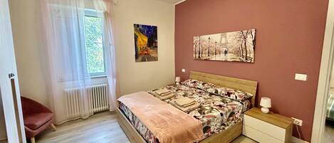 1 chambre, fer et planche à repasser, lit parapluie, Wi-Fi gratuit