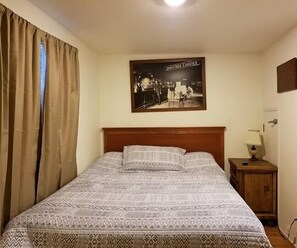 1 bedroom, free WiFi, bed sheets - Mendelbaum - Pecan Cabin (Fredericksburg)