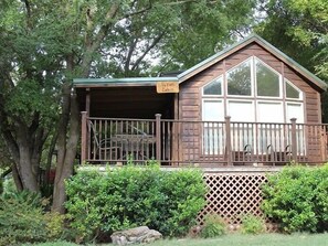 Exterior - Mendelbaum - Pecan Cabin (Fredericksburg)