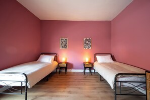 2 quartos, ferros/tábuas de passar roupa, Wi-Fi, roupa de cama
