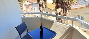 Renovated 1-Bed, Sea View Balcony | A/C, Fast WiFi, 1 Min to Beach