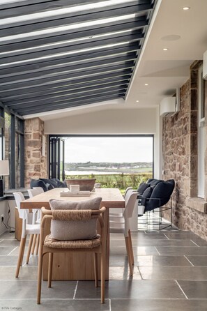 Dining - Magnificent Beach Front House - sleeping 10 in five bedrooms (Anstruther)