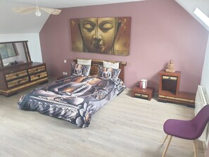 4 bedrooms, iron/ironing board, WiFi, bed sheets