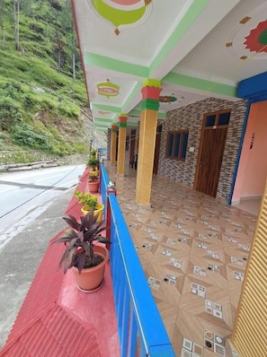 Front of property - Hotel Mountain Paradise Barkot (Barkot)