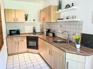 Een microgolfoven, een oven