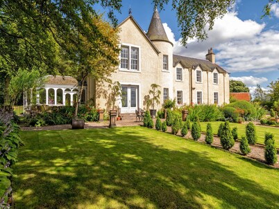Wonderful private villa for 10 guests with WIFI, patio, panoramic view and parking